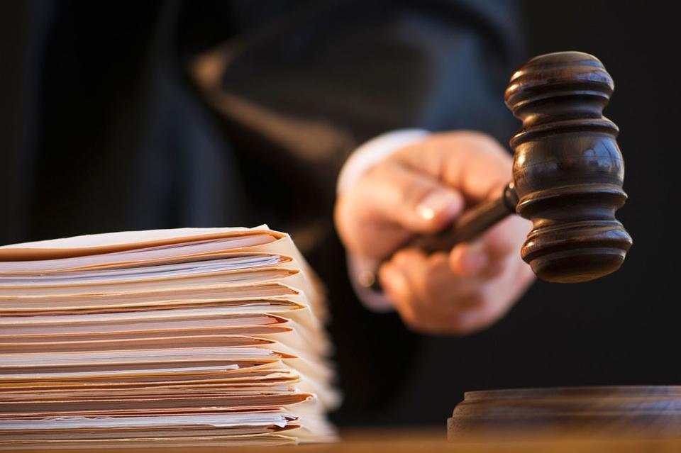 Soltústik Qazaqstanda qatygez áıelge qatysty sot bastaldy