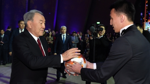 "Astana" fýtbolshylary Elbasymen birge dop tepti (Vıdeo)