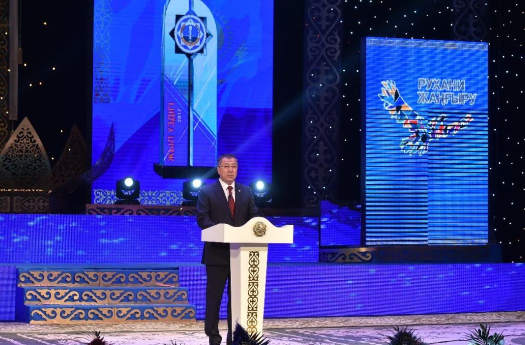 OQO-da ár salada jemisti eńbek etken azamattarǵa «Jyl úzdigi» nomınasııasy tabystaldy