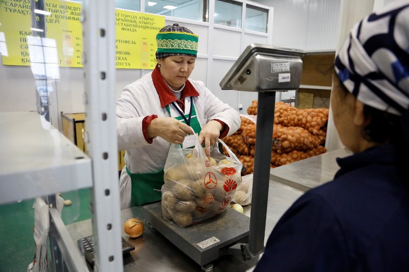 Atyraý oblysynda áleýmettik mańyzy bar taýarlardyń baǵasy baqylaýda 