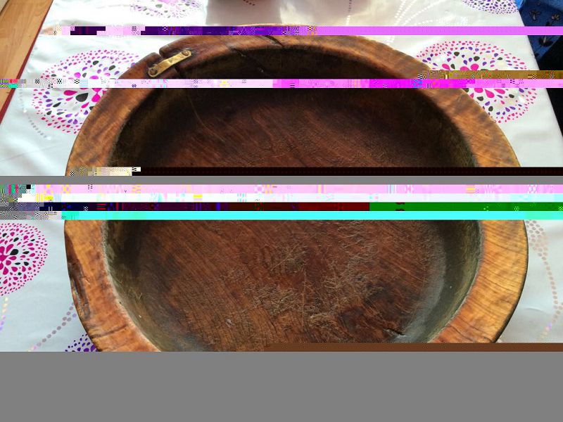 Áýlıeden qalǵan aǵash tabaq 