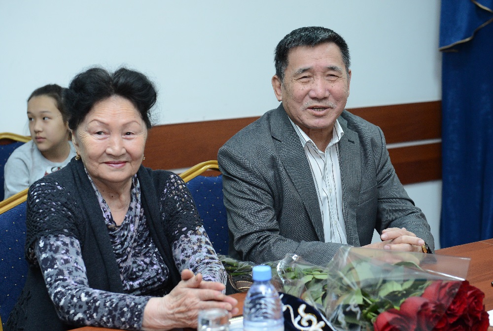 «Egemen Qazaqstan» ujymy Erjuman Smaıyldy 70 jasqa tolýymen quttyqtady