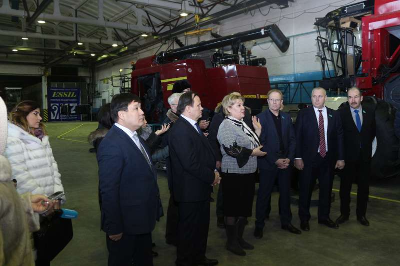 Depýtattar eski sharýashylyq tehnıkalaryn kádege jaratý baǵdarlamasyn ákelýdi usyndy