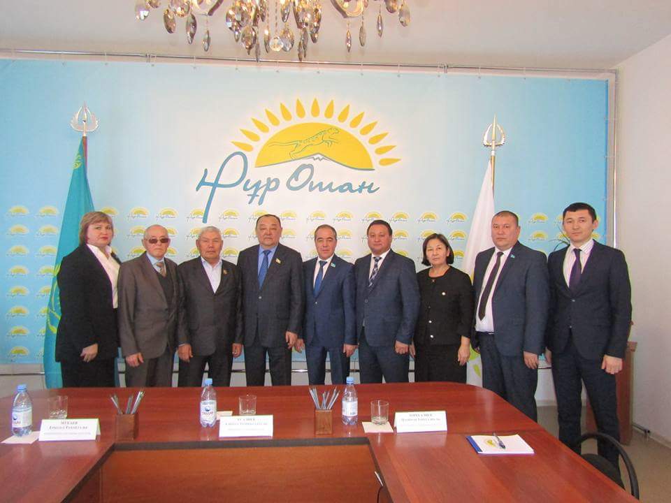 Senatorlar Batys Qazaqstanda aýyl eńbekkerlerimen kezdesti