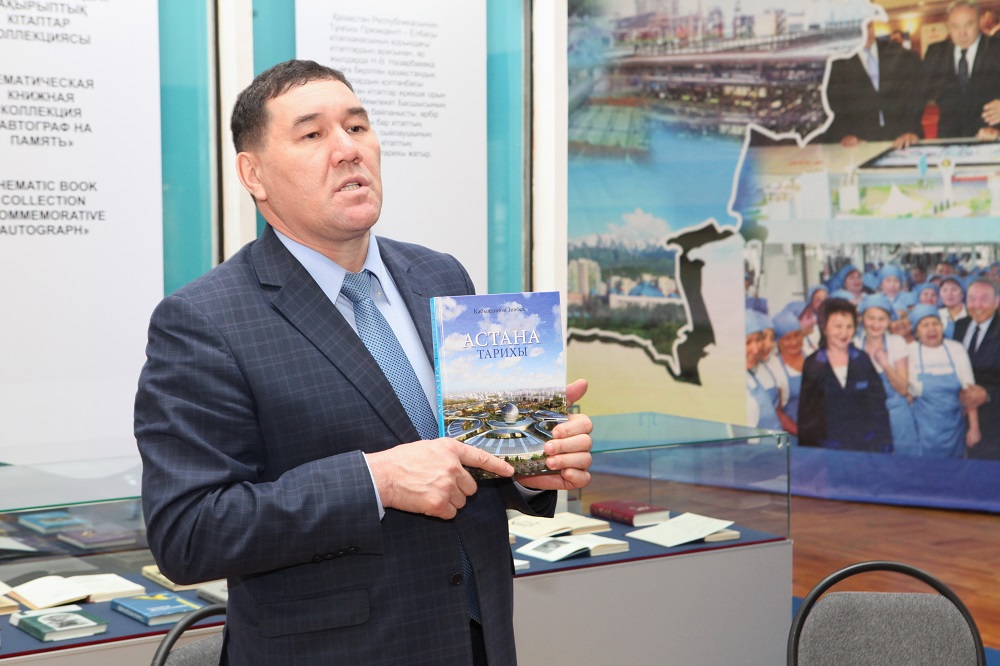 «N.Nazarbaev: dáýir, tulǵa, qoǵam» kórmesi aıasynda dárister ótti