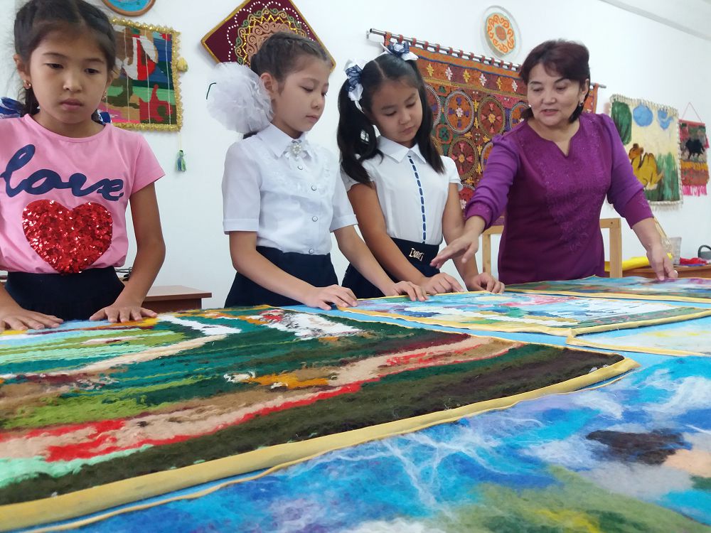 Pavlodarda ulttyq ónerdi ulyqtaǵan "Syrmaq" úıirmesi jumys isteıdi