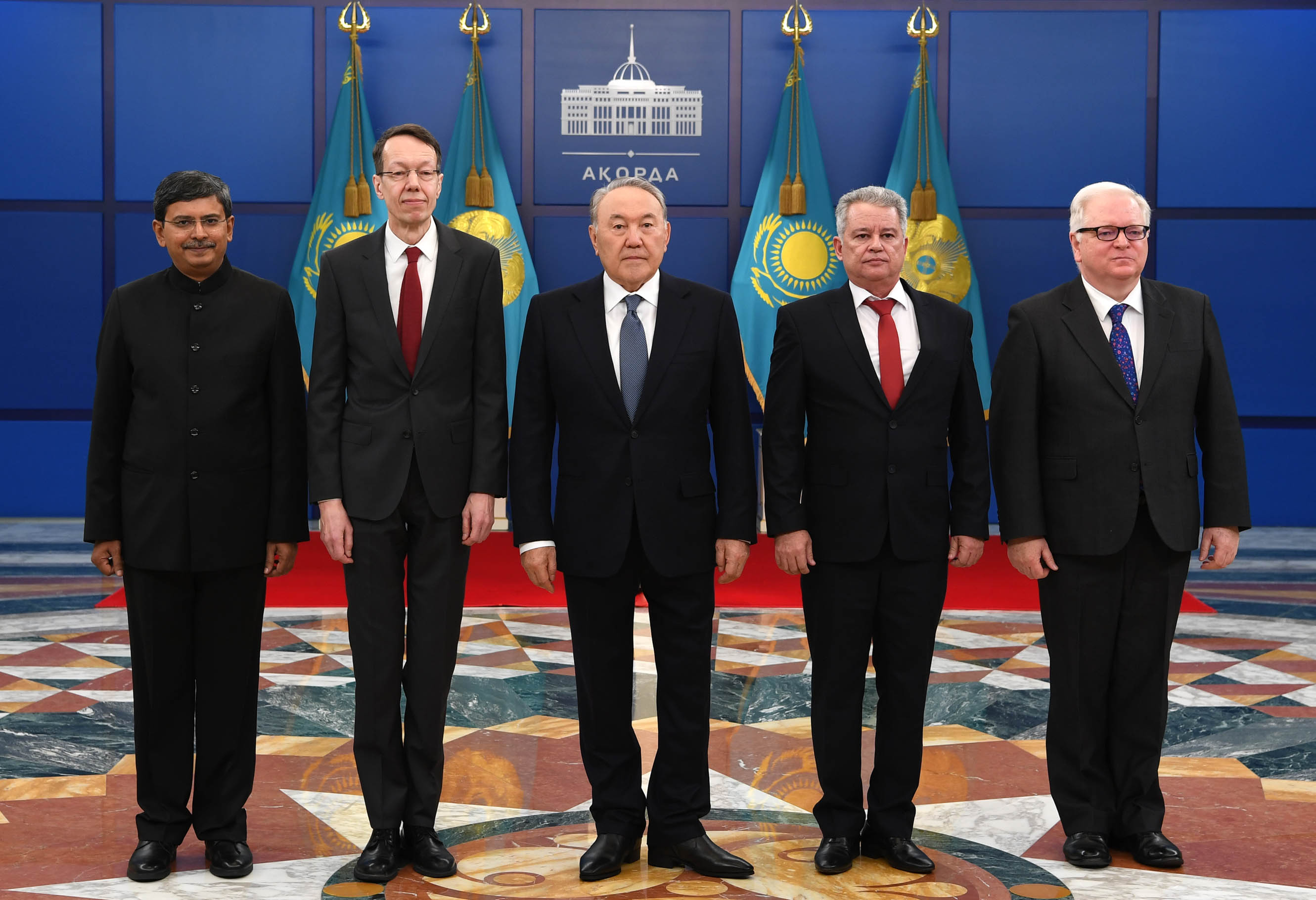 Qazaqstan Prezıdenti elshilerden senim gramotalaryn qabyldady