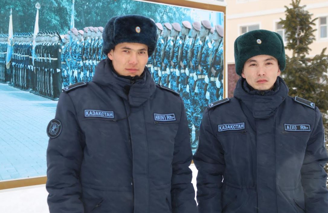 Astanada Ulttyq ulan jaýyngerleri qudyqqa túsip ketken áıeldi qutqardy