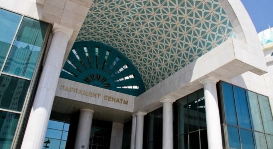 Senat depýtattary birqatar kezdesýler ótkizdi