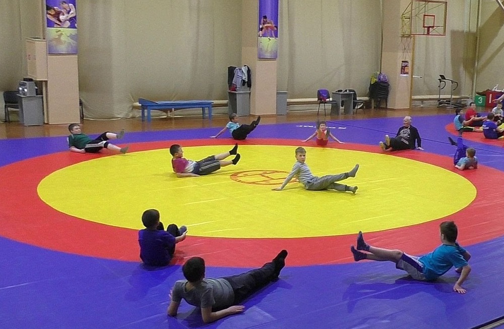 Qostanaıda úzdik sportshylarǵa materıaldyq qoldaý kórsetiledi