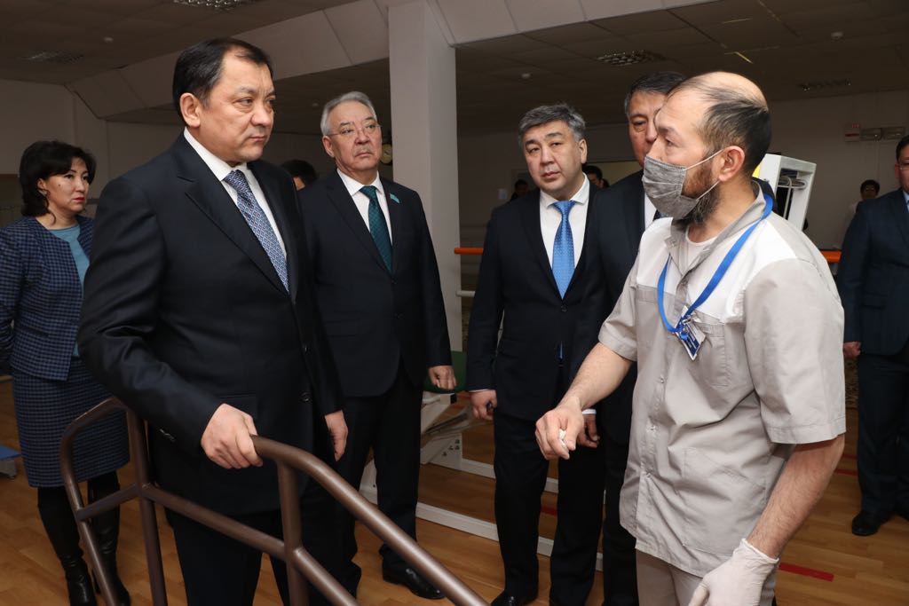 Nurlan Noǵaev: Shaqyrylǵan dárigerlerge qolaıly jaǵdaı jasaýymyz kerek