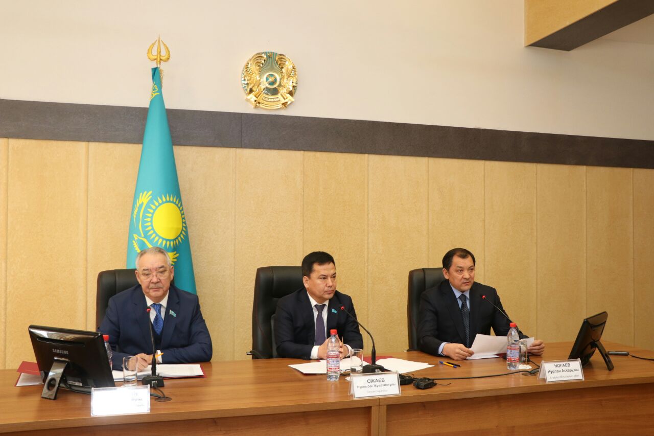 Nurlan Noǵaev: Depýtattar saılanǵan okrýgterinde turýy kerek 