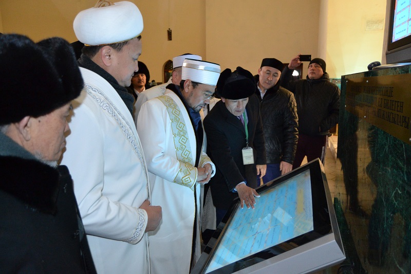 Bas múftı Serikbaı qajy Oraz Túrkistanǵa is-saparmen keldi