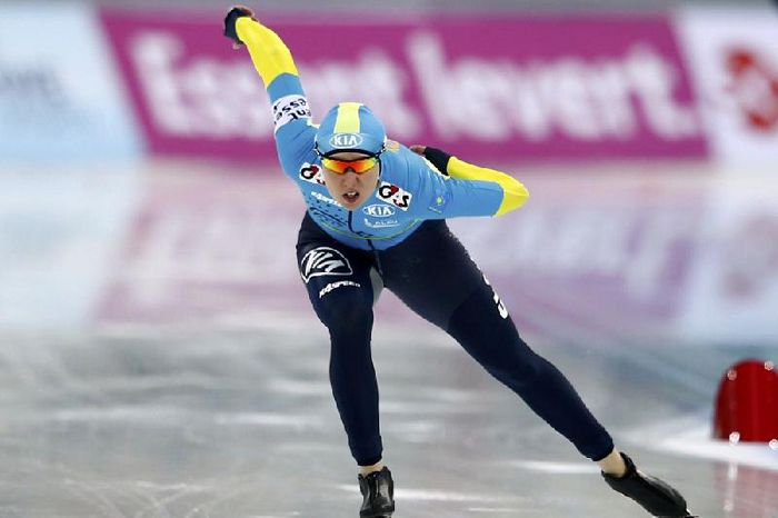 Úsh konkıshi, bir shańǵyshy
