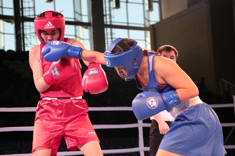 Almatyda qyzdar arasynda ótken boks chempıonaty márege jetti 