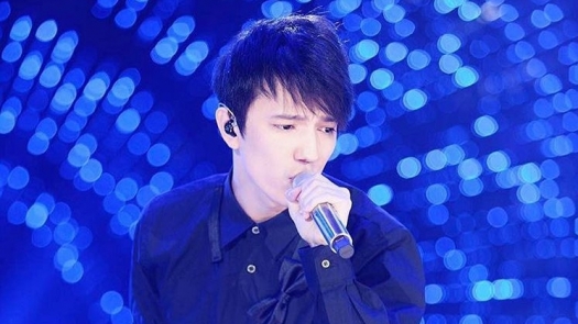 Dımash Qudaıbergen Qytaıda «Úzdik ártis» ataǵyna ıe boldy