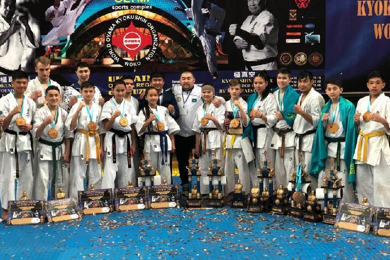 Karateshilerimiz Odessada 17 medal enshiledi