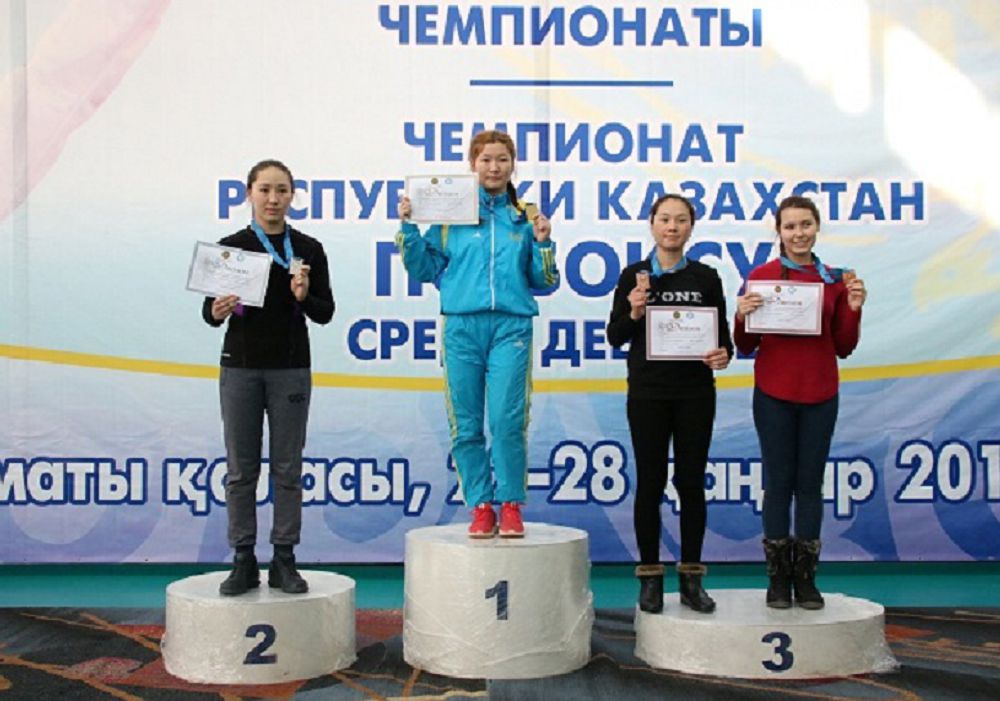 Qyzdar arasynda bokstan Qazaqstan birinshiligi aıaqtaldy