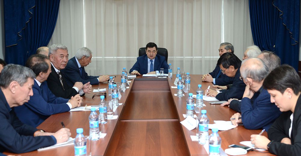 «Egemen Qazaqstan» gazetinde Elbasy eńbegine arnalǵan dóńgelek ústel ótti