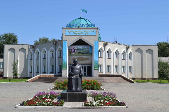 Ádebıettiń áńgimesi: Shákárimtaný taǵylymy