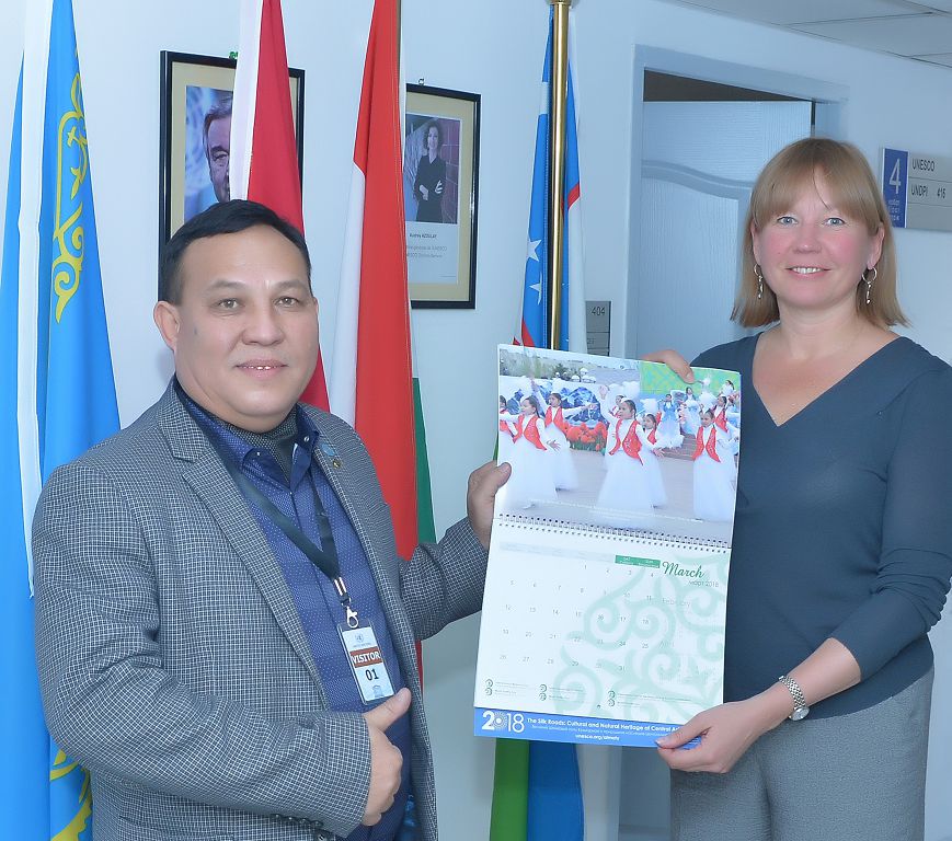 Sýretterimiz – Parıj sórelerinde