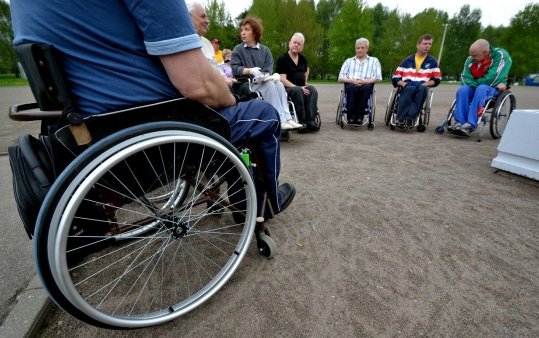 Astana ákimdiginde múgedek balany alyp júrýshige de jeńildik beretin jolaqysyn usyndy