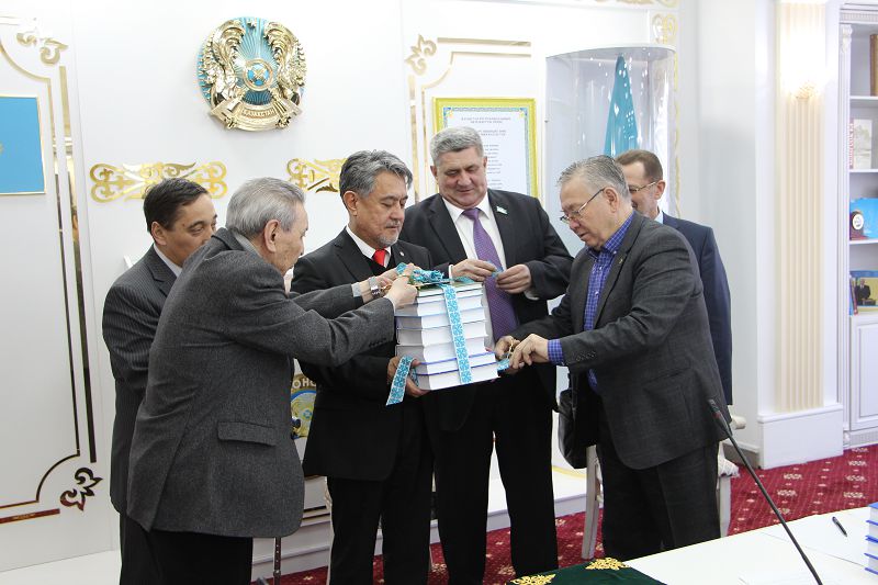 Astanada qazaq qoǵamy úshin mańyzy zor birneshe kitaptyń tusaýy kesildi