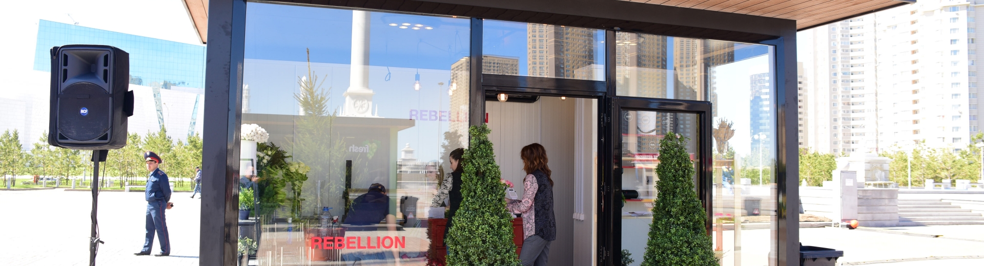 Elordada kásipkerler úshin ashyq esik kúni ótedi