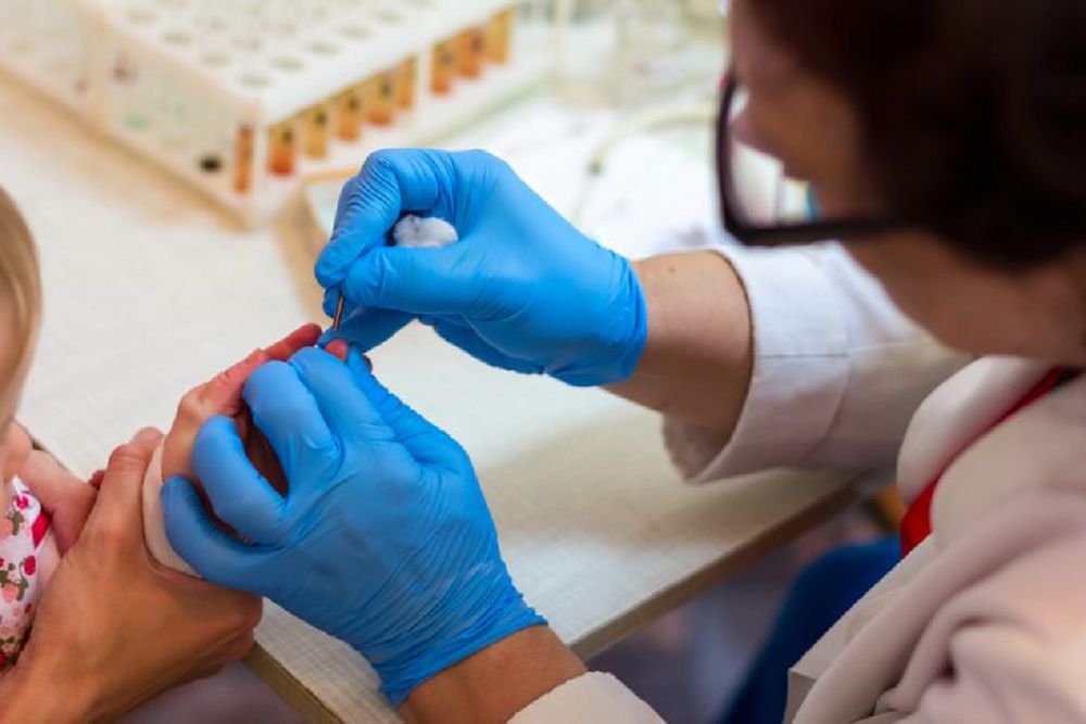 Balalar leıkozy emdeledi