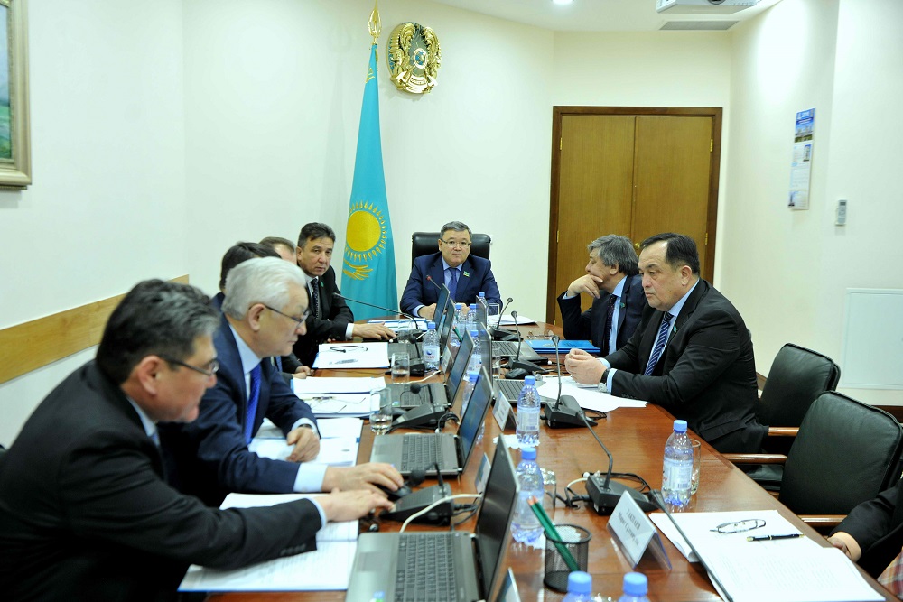 EAEO úshin kedendik bajdaryn bólý týraly hattamany ratıfıkasııalaý týraly zań jobasy qaraldy