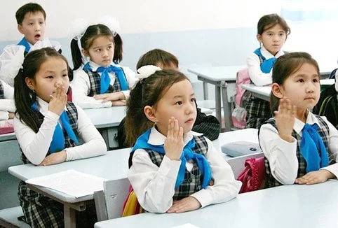 Basty nazarda – tárbıe men bilim