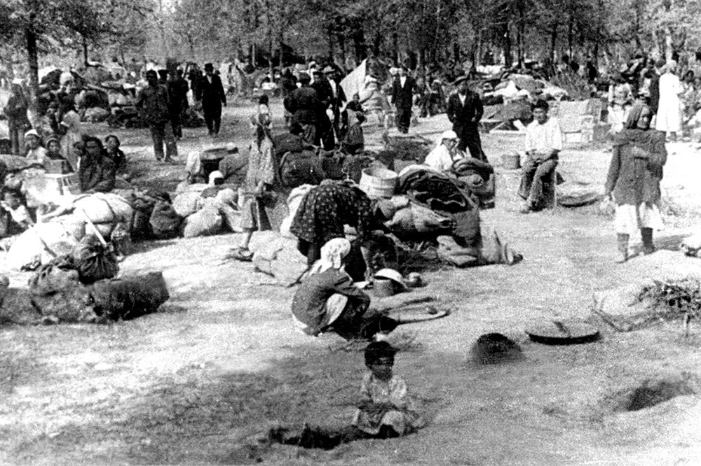 Aqshoqynyń etegindegi el

