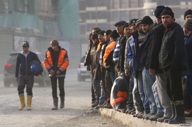 Eńbek mıgranttaryna «senip» erinshek bolyp baramyz