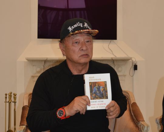 Kerı TAGAVA: Men de kóshpendimin, kóship júrgendi jaqsy kóremin