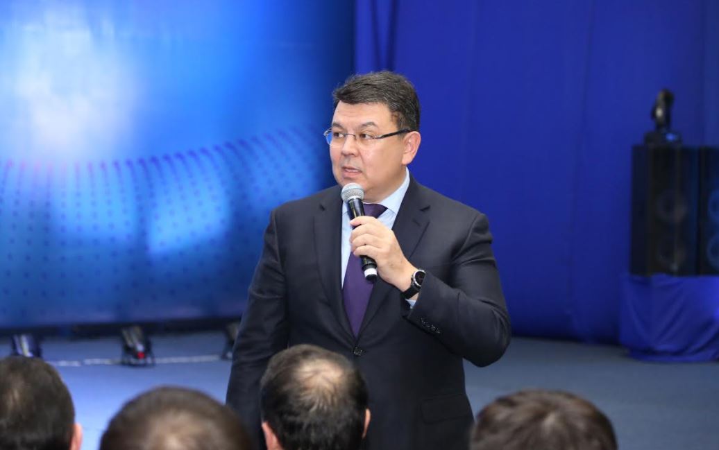 Qanat Bozymbaev: Tórtinshi munaı óńdeý zaýyty qaı óńirde salynatyny qazan-qarasha aıynda belgili bolady