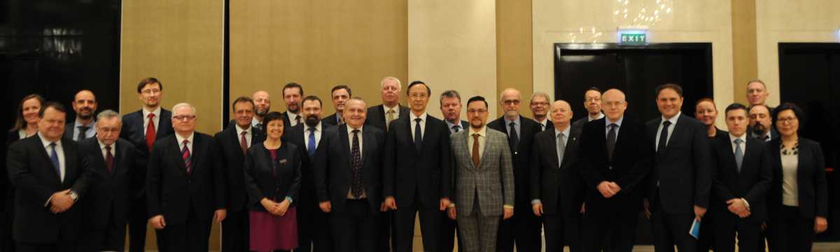 Syrtqy ister mınıstri Eýropalyq Odaq elshilerimen yntymaqtastyq josparlaryn talqylady