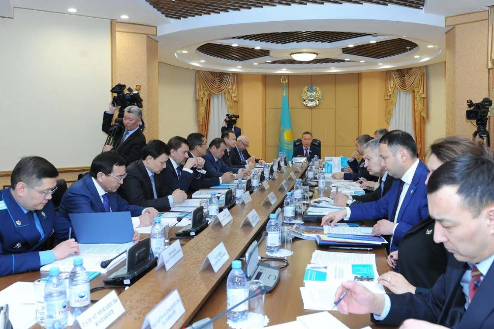 Senatta jol-kólik oqıǵalarynyń aldyn alý boıynsha ýákiletti organdarmen kezdesý ótti