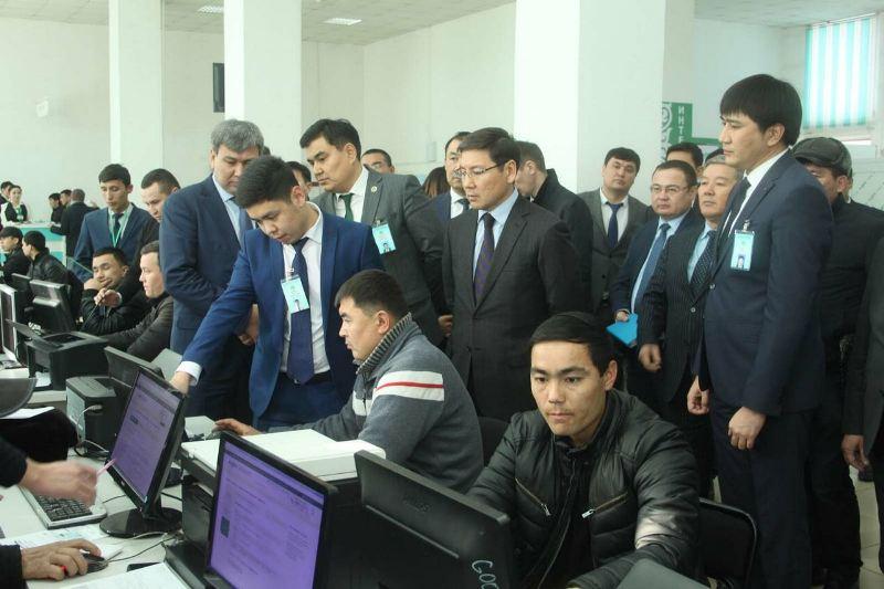 Asqar Jumaǵalıev Shymkentte sıfrlandyrý jobalarymen tanysty