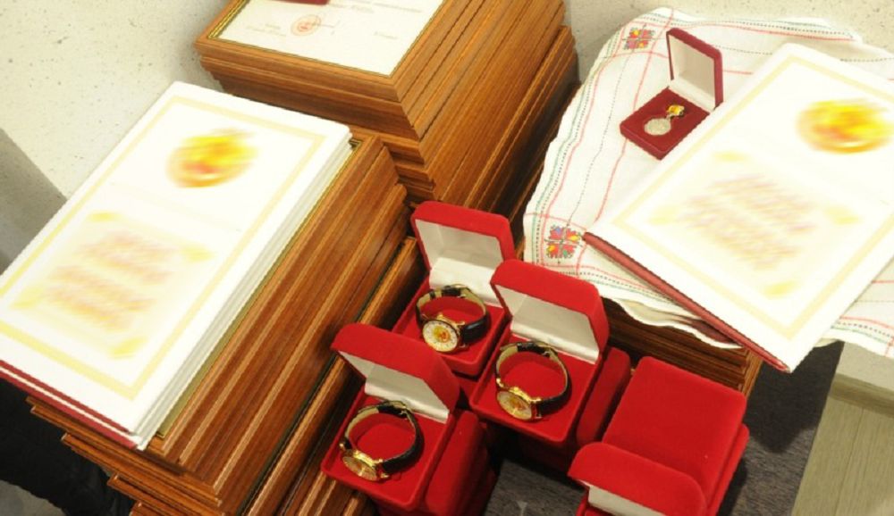 Ataq pen marapat laıyqtylarǵa berilse 