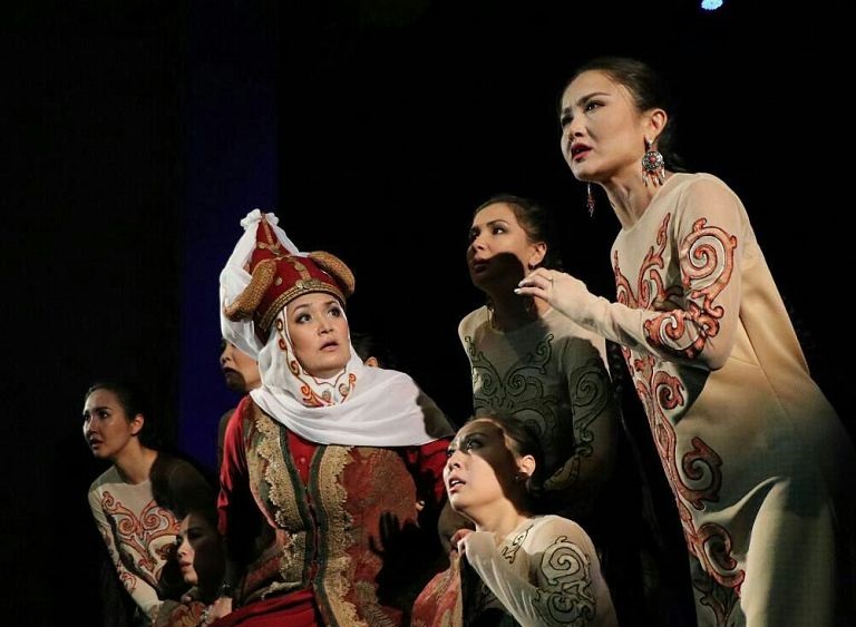 Mahambet atyndaǵy ob­lys­tyq akademııalyq drama teatr bıyl 80 jyldyǵyn atap ótedi