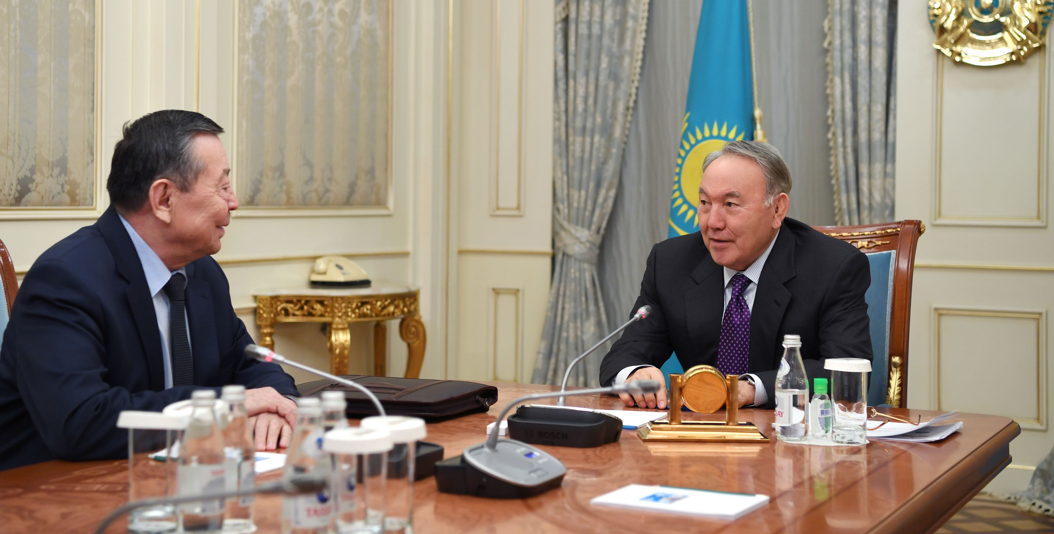 Elbasy memleket qaıratkeri Jánibek Káribjanovpen kezdesti