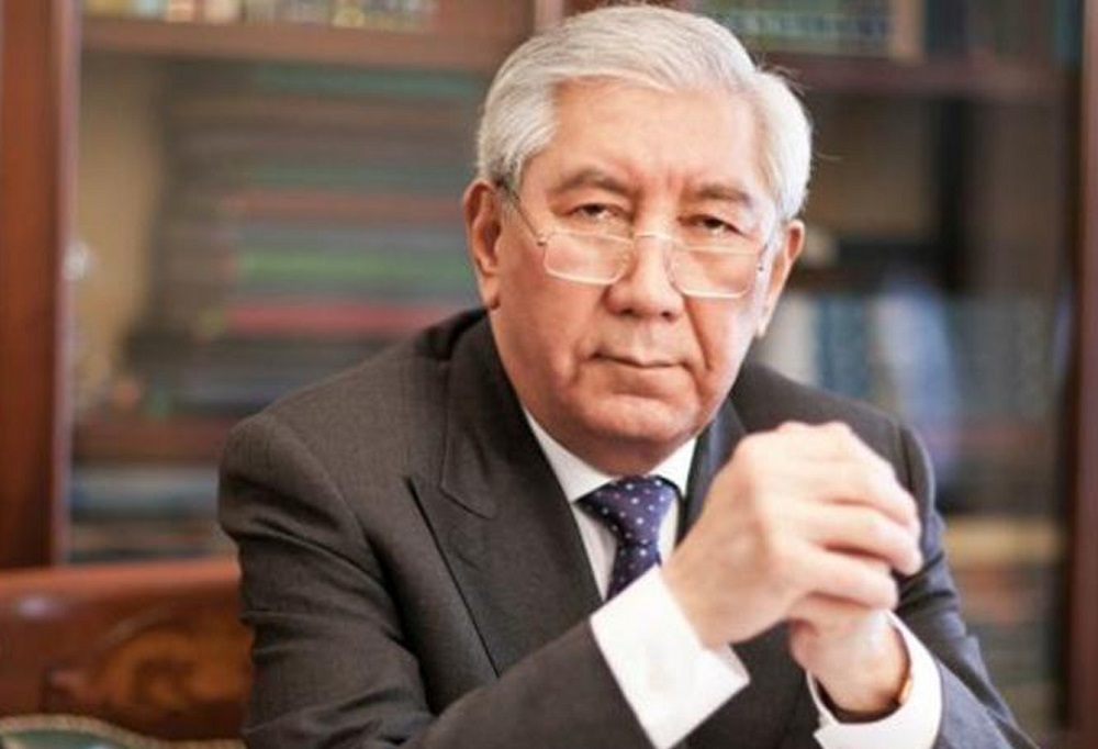 Myrzataı Joldasbekov: Álipbımen qazaq tiliniń mamandary aınalysýy kerek