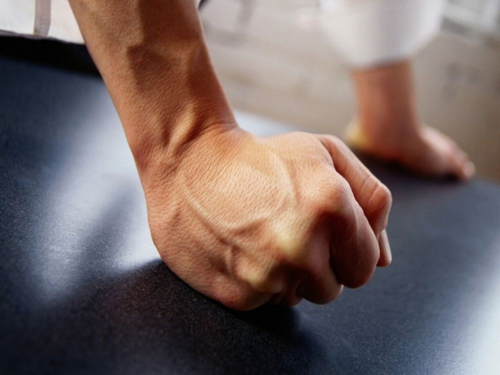 Balalarǵa kúsh kórsetý tyıylmaı tur
