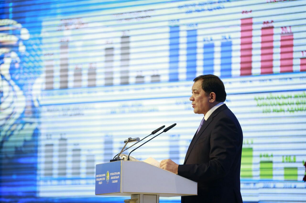 Atyraýda memlekettik týdy 91 metr bıiktikke kóteredi