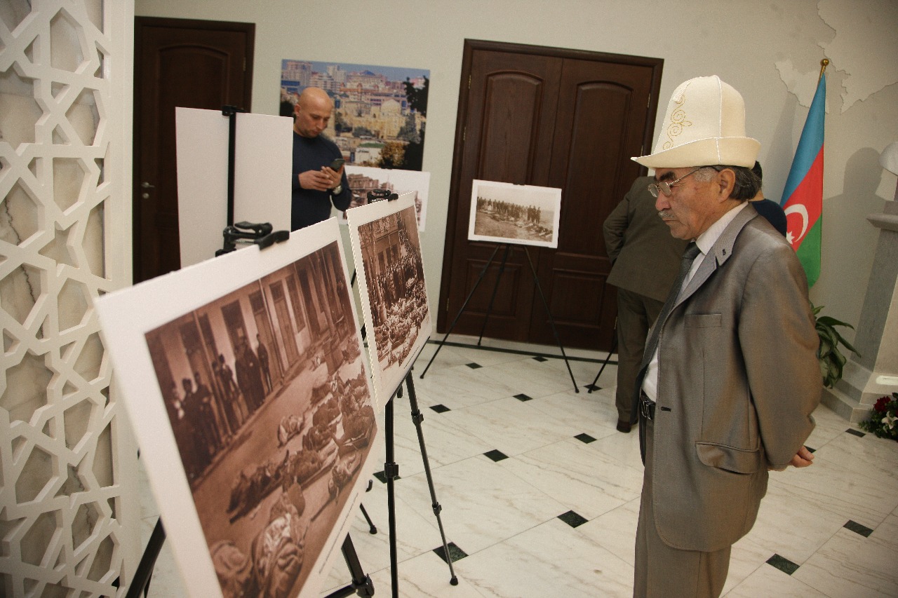 Astanada «Endi eshqashan: Asharshylyq, Holokost, Kambodja, Qojaly, Rýanda» fotokórmesi ótti