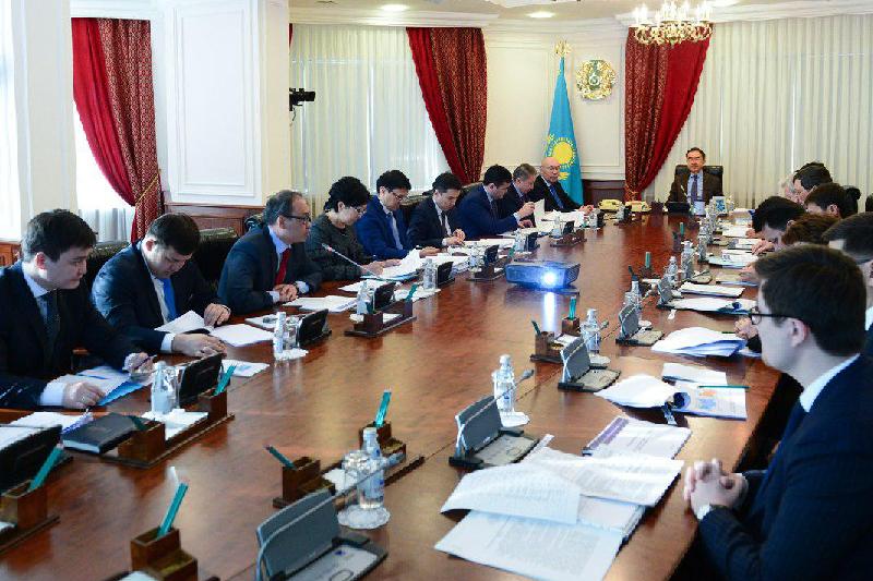 Baqytjan Saǵyntaev otandyq sarapshylarmen óńirlerdi damytý máselelerin talqylady