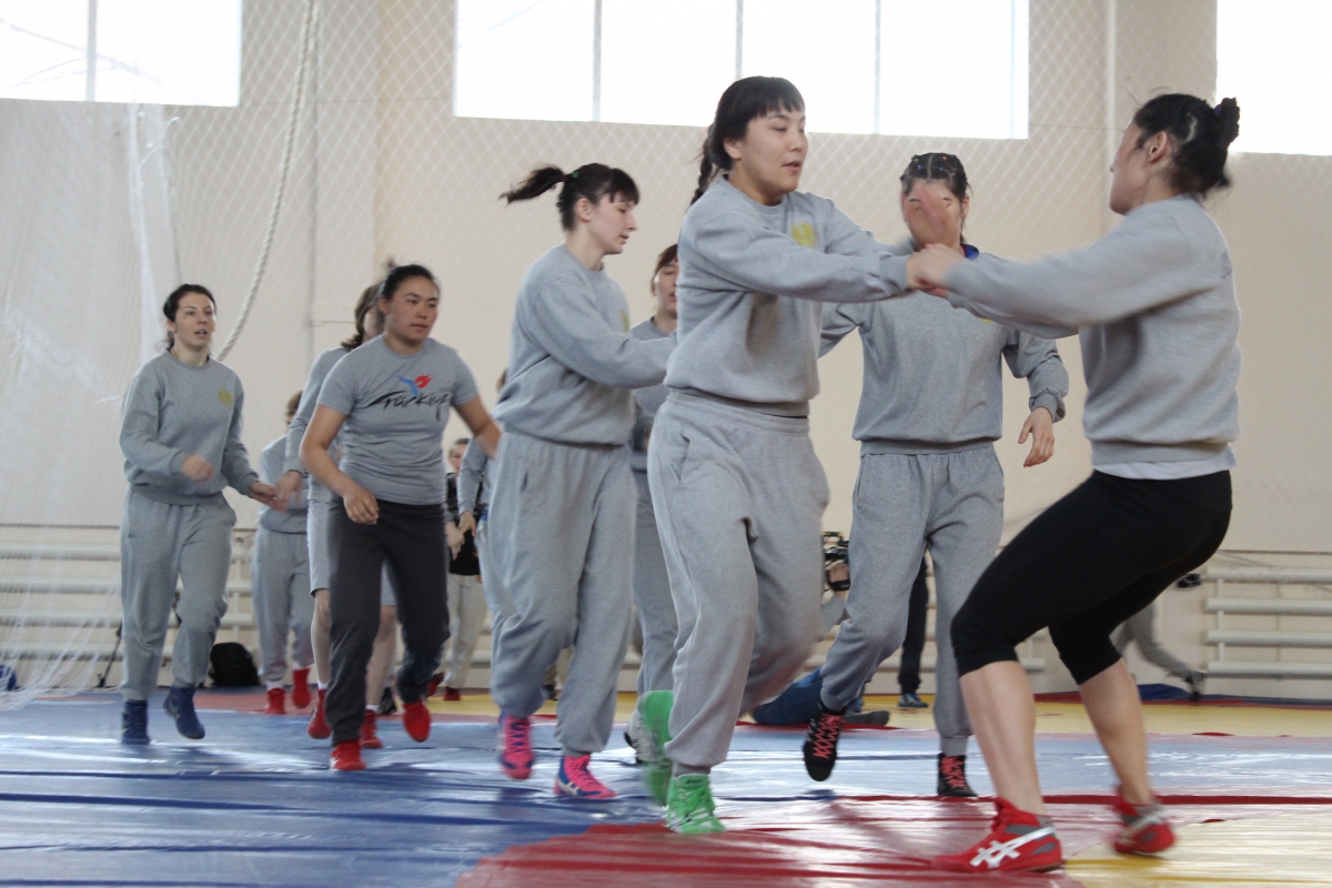 Astanada áıelder kúresiniń akademııasy ashyldy