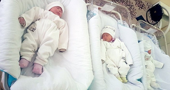 OQO-da úshem dúnıege keldi