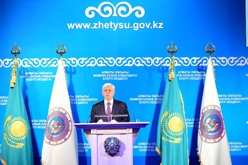 Ákim esebine jetistikter ǵana arqaý bola ma?
