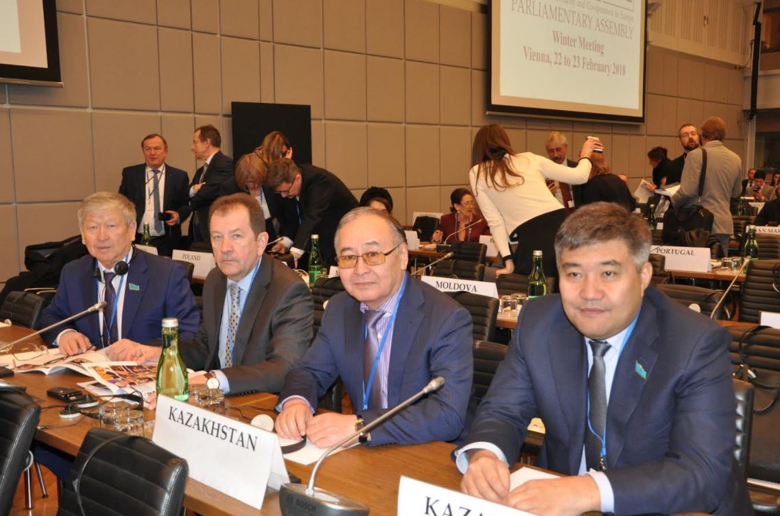 Qazaqstandyq parlamentshiler EQYU PA qysqy sessııasyna qatysty